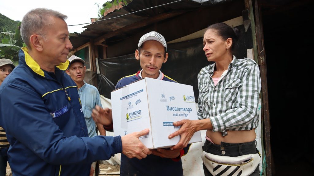145 ayudas humanitarias entregadas a los damnificados por lluvias en Bucaramanga