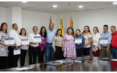 Servidores públicos reciben reconocimiento