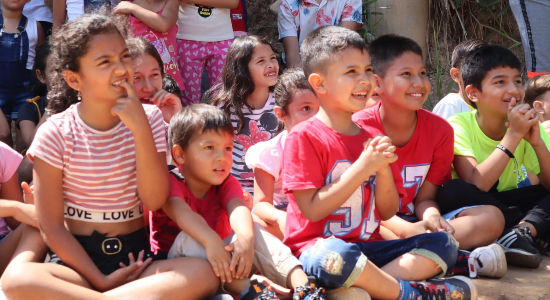 22 oferentes en licitación para adquirir uniformes deportivos de niños y adolescentes