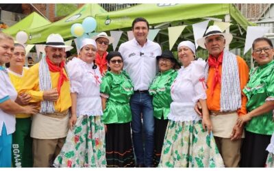 Alcalde celebra el Mes del Adulto Mayor en el barrio Kennedy