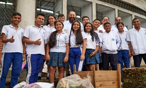 Con proyecto de compostaje, estudiantes del colegio Café Madrid irán a Brasil