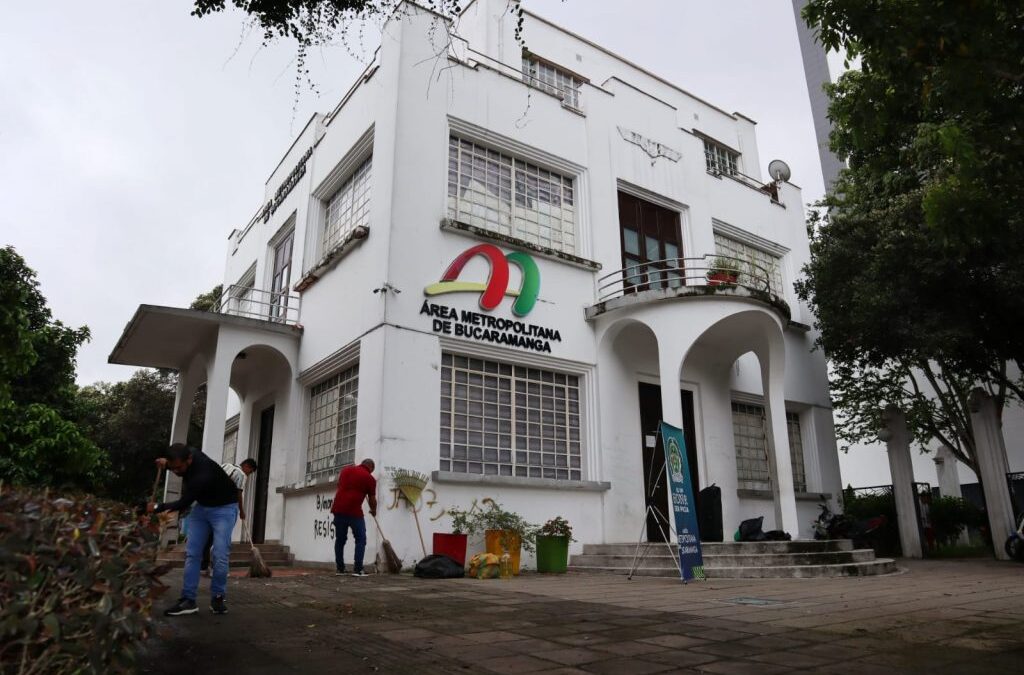 Galería: Con limpieza y embellecimiento se inició la recuperación de la antigua sede del AMB