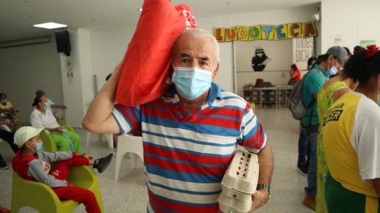 Ya van 15 mil mercados entregados a adultos mayores en Bucaramanga
