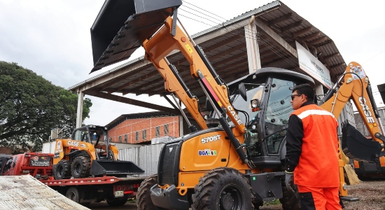 Nueva maquinaria para apoyar el mantenimiento de las vías del sector rural