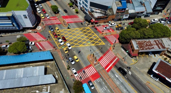 Estos son los cruces críticos de Bucaramanga que tienen nueva señalización para la seguridad peatonal