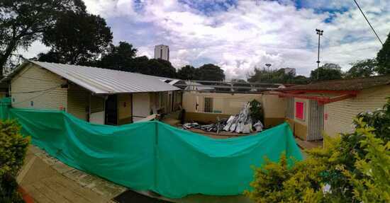 Se cambian los techos de asbesto del colegio Liceo Patria