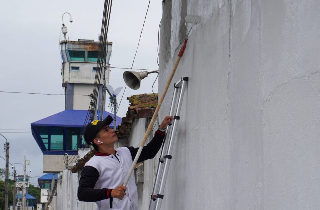 Galería: Infractores del Código de Policía embellecieron la fachada de la Cárcel Modelo