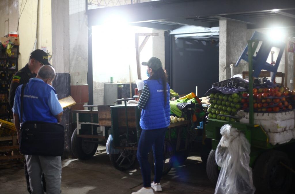 Seis establecimientos, que almacenaban alimentos insalubres, fueron sellados
