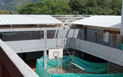 Se instalan nuevas cubiertas en el colegio La Juventud