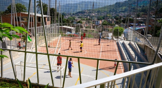 Después de 20 años, se repotenció la cancha del barrio Bosque Norte