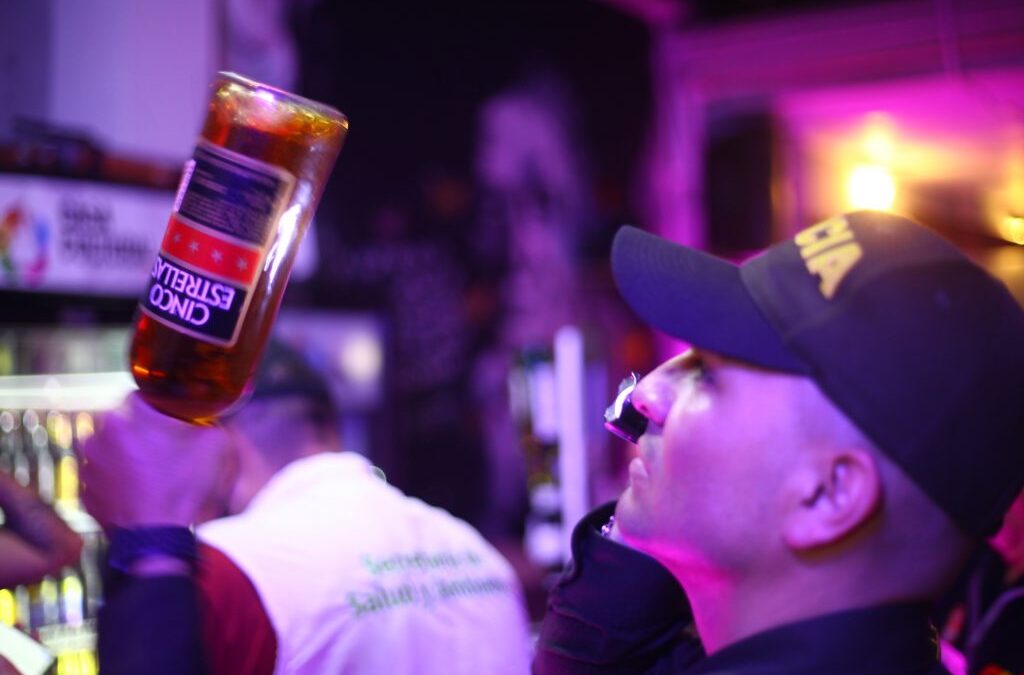 Cuatro establecimientos fueron sellados por comercializar licor de contrabando