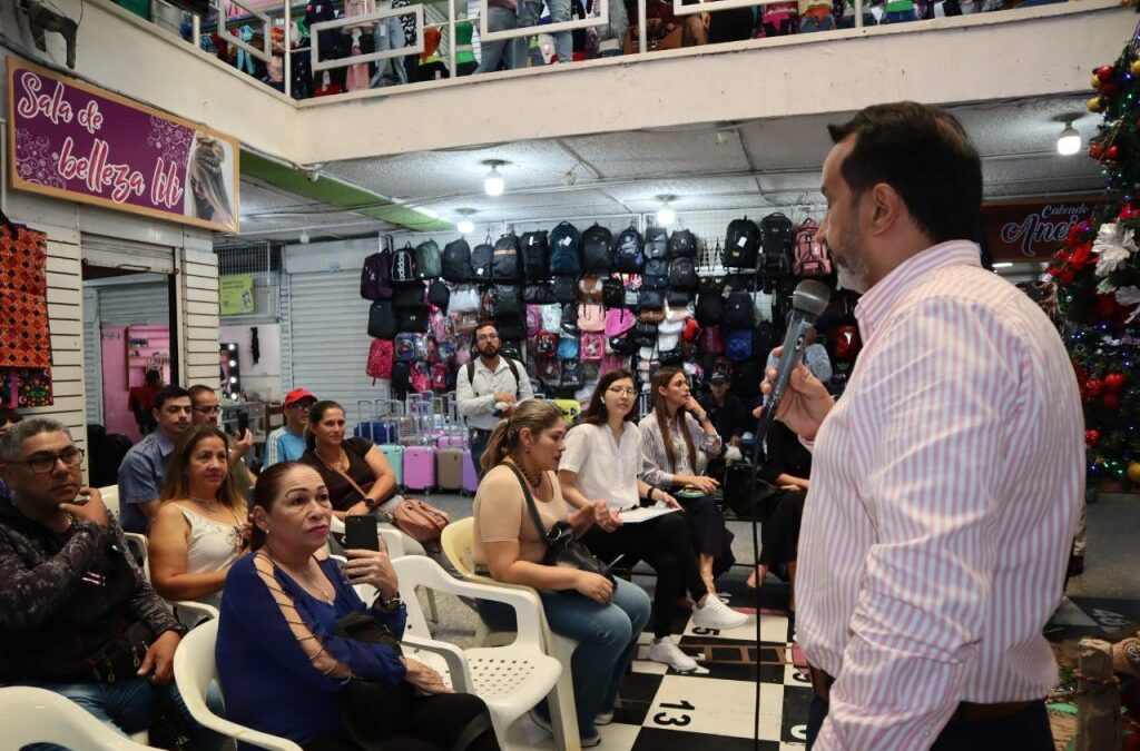 De la informalidad a la formalidad: Alcaldía entregó 14 locales a vendedores y emprendedores