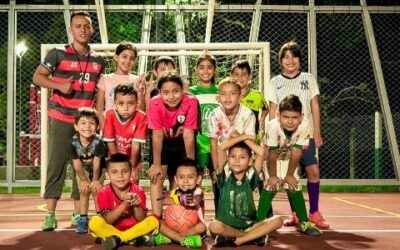 Ya estrenaron su nueva cancha las futuras estrellas de fútbol del barrio Don Bosco