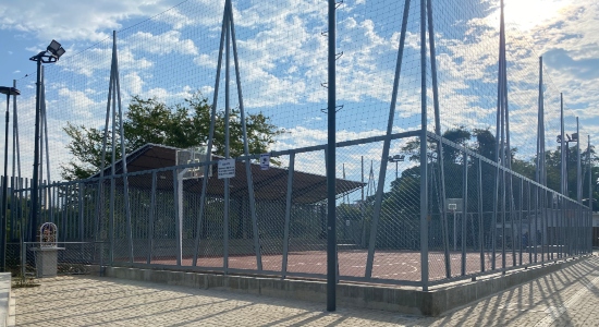 ¡Un sueño hecho realidad! El barrio Santander tiene cancha de baloncesto y voleibol para rato