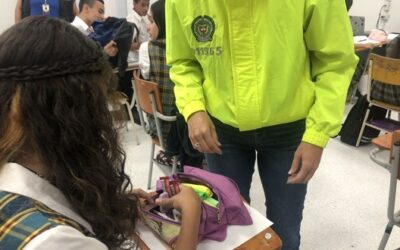 Se realizan ejercicios de prevención contra las armas y las drogas en los colegios oficiales