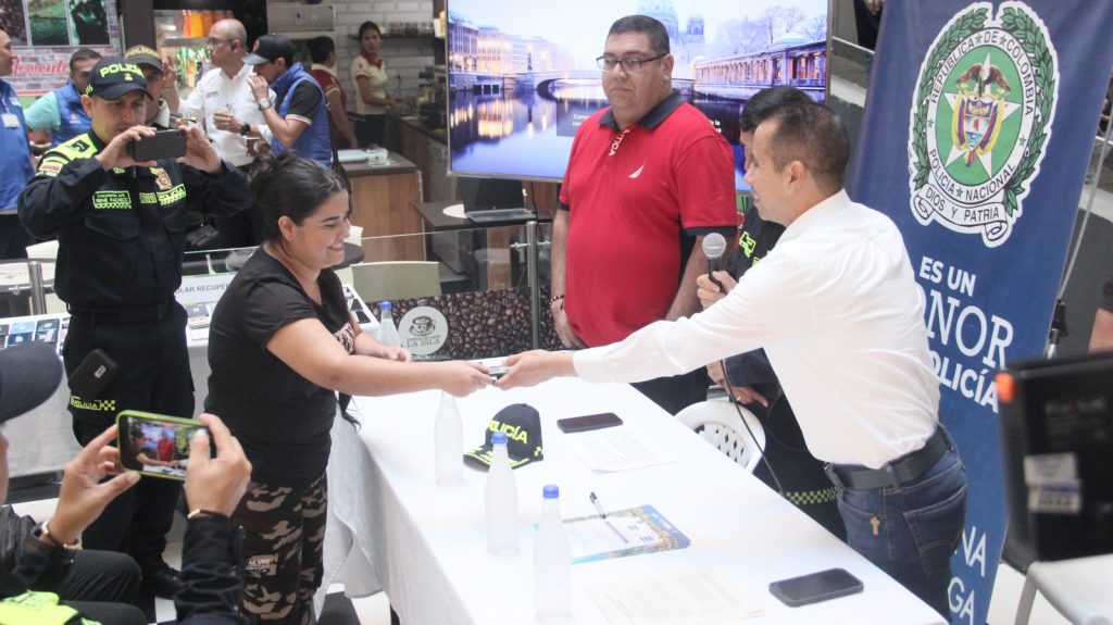 250 celulares hurtados fueron recuperados y entregados a sus propietarios