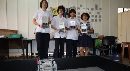 ¡Felicidades! Estudiantes del colegio Politécnico son campeones nacionales de robótica