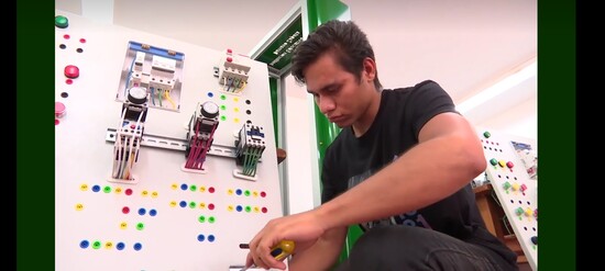 Moderno laboratorio de electricidad impactará en el aprendizaje de los estudiantes del Dámaso Zapata