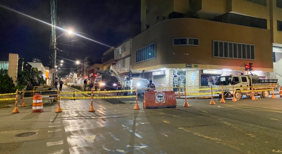 Se están tapando los huecos de la carrera 21 ¡Durante 20 días habrán cierres viales nocturnos!