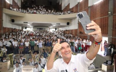 El Gobierno de Juan Carlos Cárdenas ya entregó 17.224 computadores a colegios oficiales