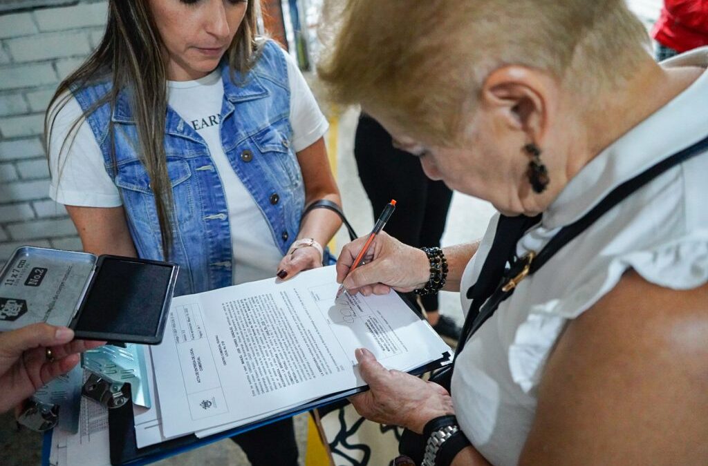 Entregamos locales, para que formalicen sus negocios, a personas víctimas del conflicto armado