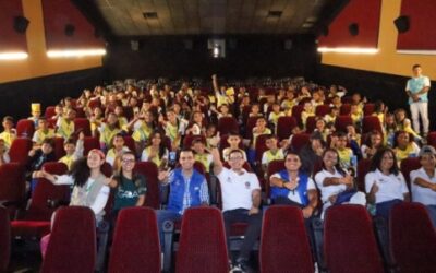 Niños migrantes vivieron una experiencia inolvidable en la pantalla grande de Cine Colombia
