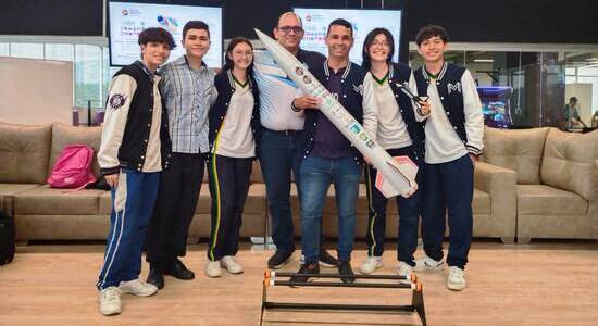 Estudiantes de colegios oficiales de Bucaramanga sueñan con poner un cohete en el espacio