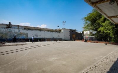 Después de 30 años, se está transformando la cancha de baloncesto del barrio Diamante I