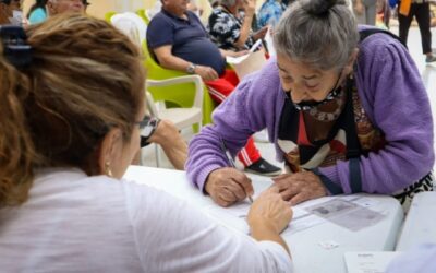 Inició la entrega de 25 mil mercados para personas mayores de Bucaramanga