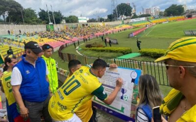 Barristas firman pacto de convivencia en Estadio Alfonso López