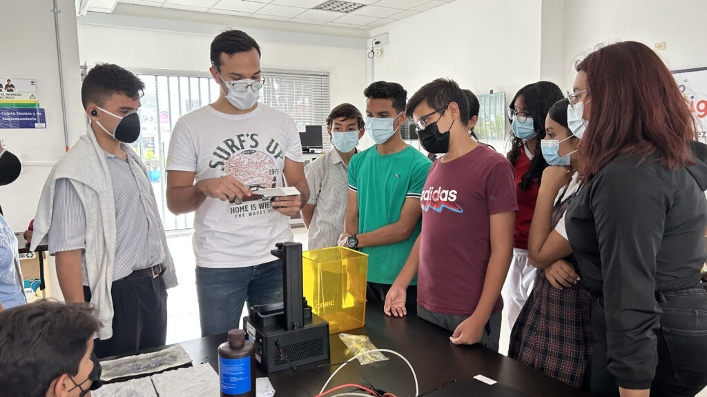 El curso de Diseño e Impresión 3D que toman gratuitamente estudiantes del Colegio Santander