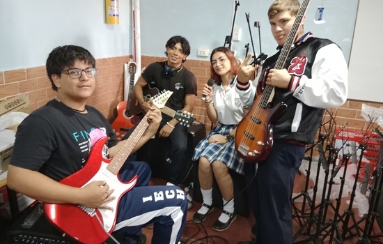 La música entró en la vida de los estudiantes del colegio Campohermoso
