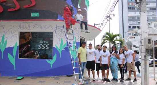 Con arte en paredes, becados le apuestan por una  Bucaramanga más bonita