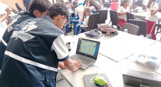 La robótica se toma los colegios públicos de Bucaramanga