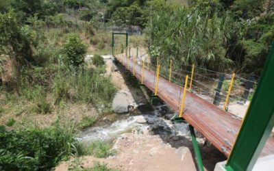 Por fin se construyó el puente peatonal de la quebrada La Lomera