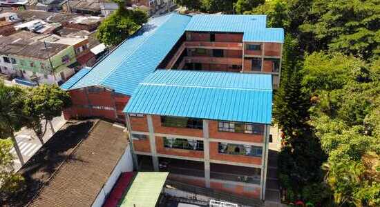 Completamente techado quedó el colegio San Francisco de Asís de Bucaramanga