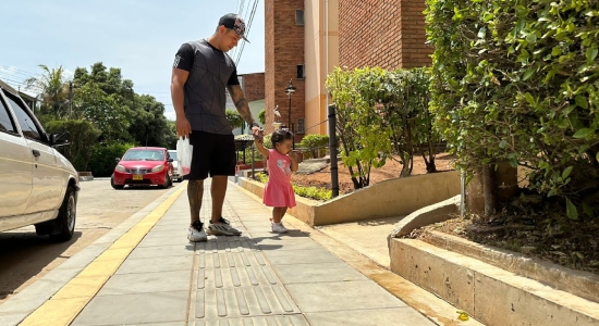 La comunidad del barrio Quinta Estrella estrena andenes