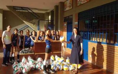 Llegaron nuevos implementos deportivos al colegio Gabriela Mistral