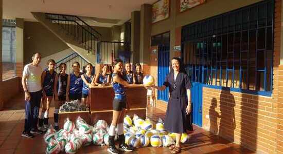 Llegaron nuevos implementos deportivos al colegio Gabriela Mistral