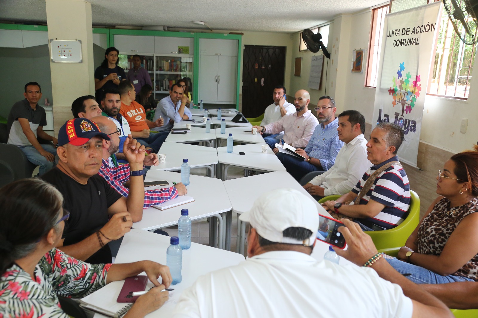 ¡No más explotación ilegal! Alcaldía se compromete a la defensa de la escarpa occidental
