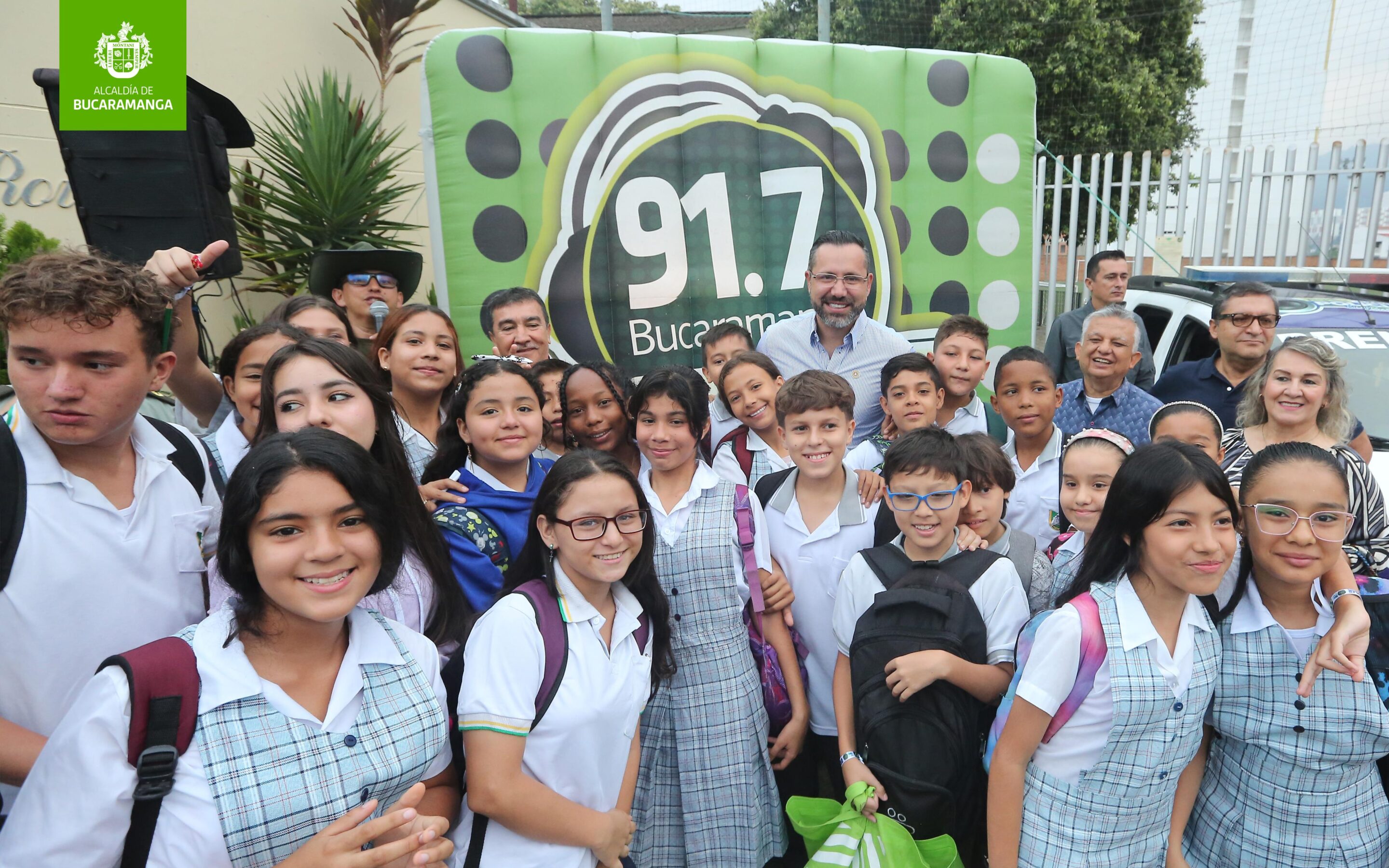 Visita del alcalde de Bucaramanga Jaime Andrés Beltrán a los colegios de la ciudad para promover  Entornos Seguros