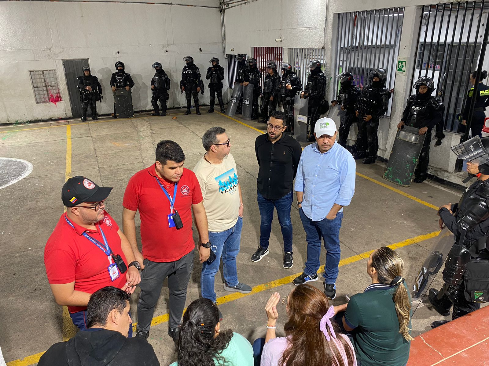 Rápida reacción de la Secretaría del Interior y la Policía de Bucaramanga frente a la asonada en la Comisaría de Familia de La Joya