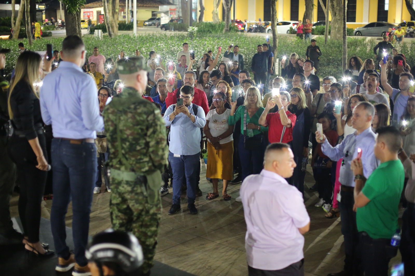 Alcalde de Bucaramanga comparte cena con habitantes de calle en una jornada de reconciliación