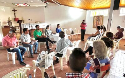 Mesa de trabajo con usuarios de la comuna 12