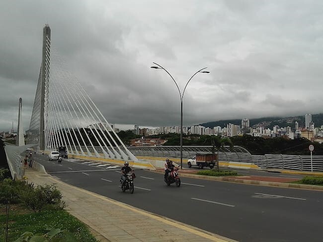 Alcaldía inicia mantenimiento de luminarias en Puente de la Novena