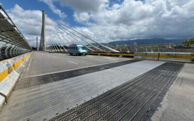 Alcaldía realizó mantenimiento a rejillas sueltas del Viaducto La Novena