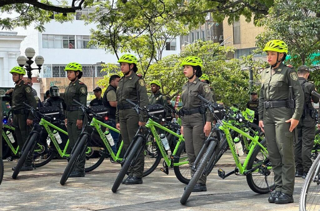 Bucaramanga refuerza seguridad en parques y corredores viales con 40 bicicletas para la Policía
