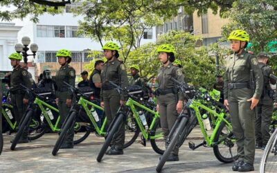 Bucaramanga refuerza seguridad en parques y corredores viales con 40 bicicletas para la Policía