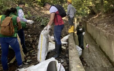Bucaramanga conmemora el Día Internacional de Acción por los Ríos con limpieza y recuperación de quebradas