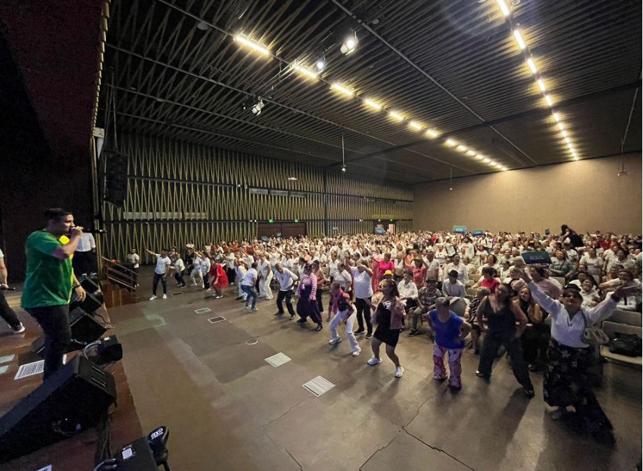 1000 mujeres mayores fueron homenajeadas en su día